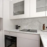 Modern Flat In A Courtyard アパート