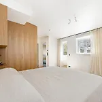 アパート Modern Flat In A Courtyard タリン