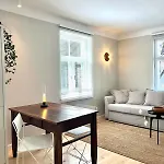Modern Flat In A Courtyard タリン
