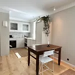 Modern Flat In A Courtyard アパート タリン