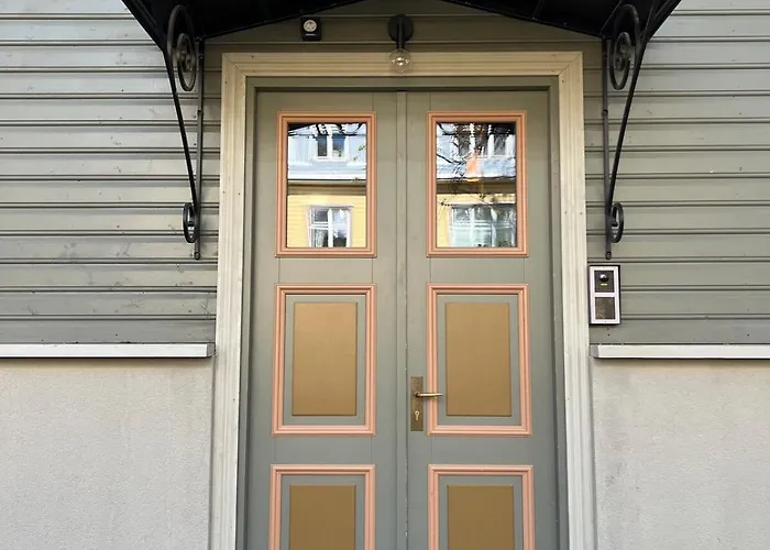 Modern Flat In A Courtyard דירה