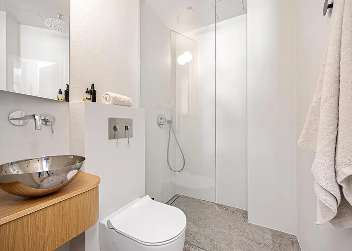 Modern Flat In A Courtyard