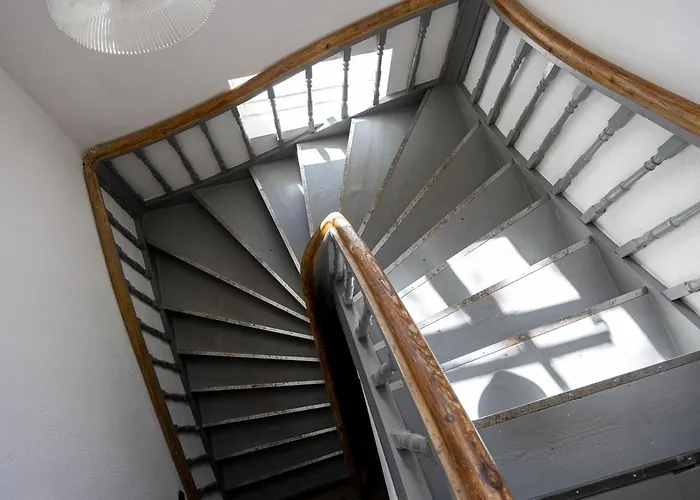 Modern Flat In A Courtyard