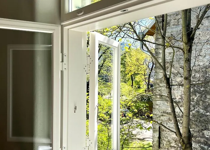 Modern Flat In A Courtyard