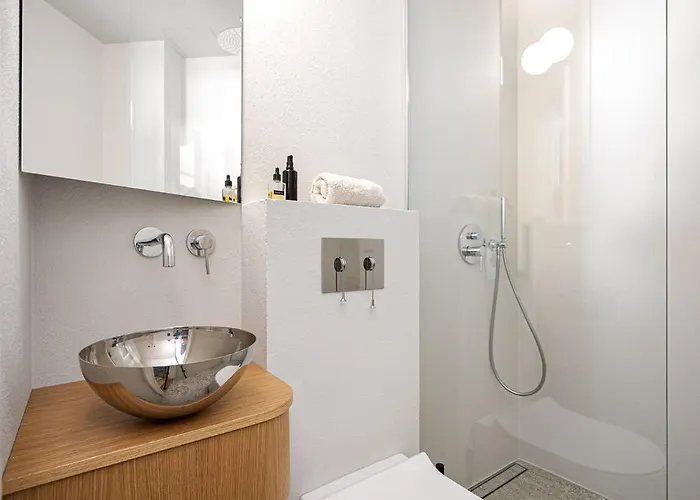 Modern Flat In A Courtyard דירה *