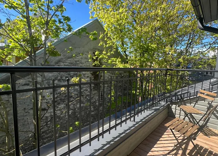 Modern Flat In A Courtyard *