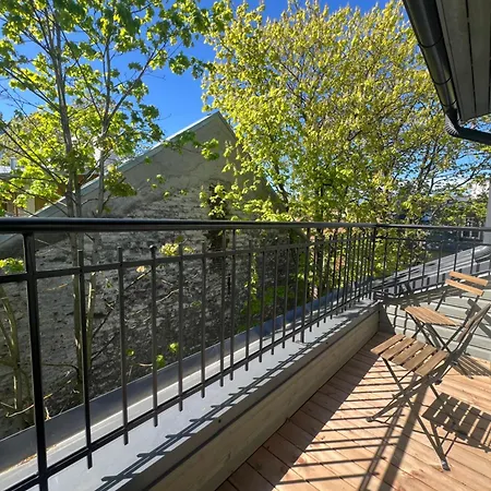 Modern Flat In A Courtyard *