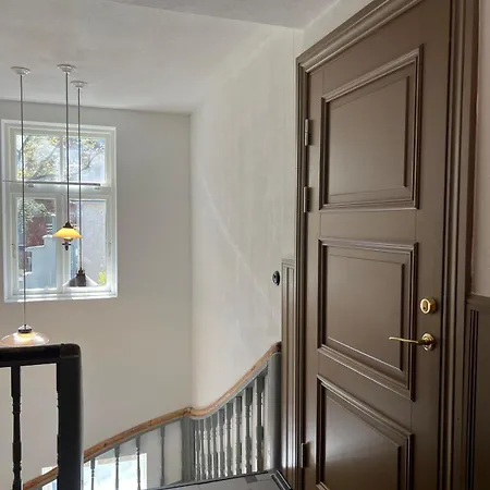 Appartamento Modern Flat In A Courtyard *